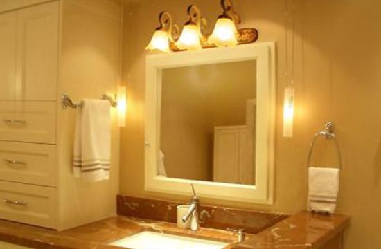 浴室镜前爱游戏app官网和光源设置需要注意什么？